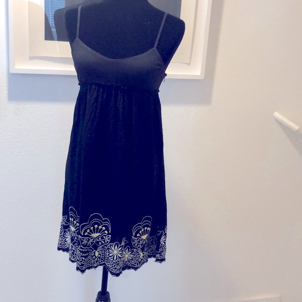 Black summer dress w/ beautiful flower detail